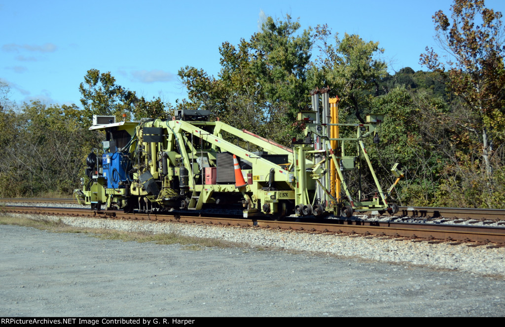 CSX tamper heading east to Sandy Hook Yard get off the mainline.